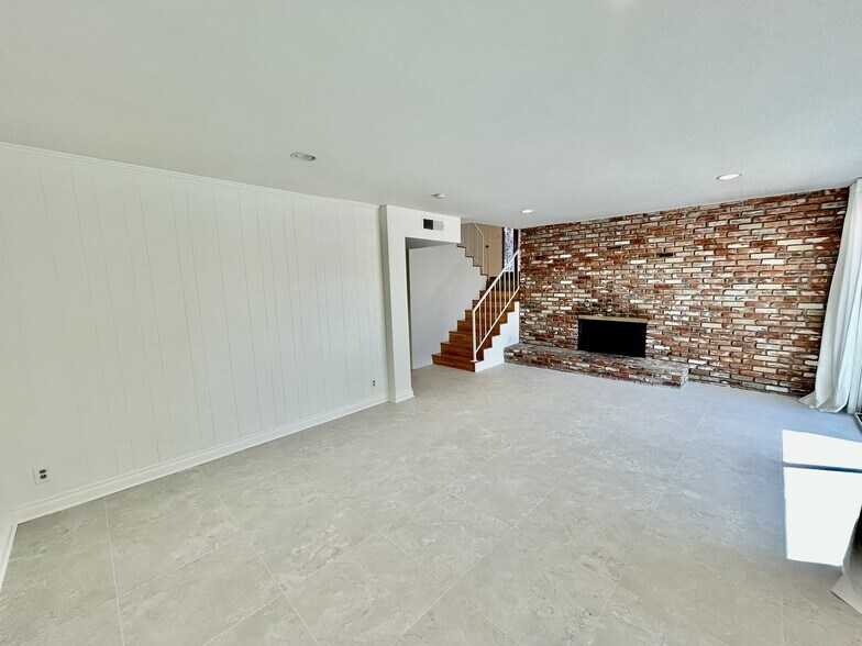 Building Photo - 22525 Flamingo St