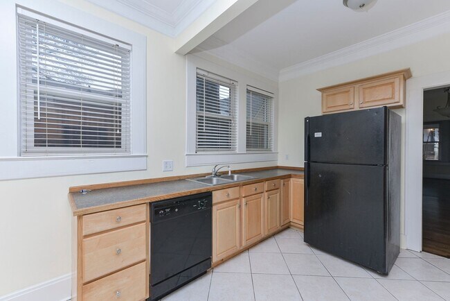 Building Photo - Cozy 3BR/2BA Home Steps from USC – PRE-LEA...