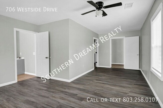 Building Photo - 706 Westside Dr