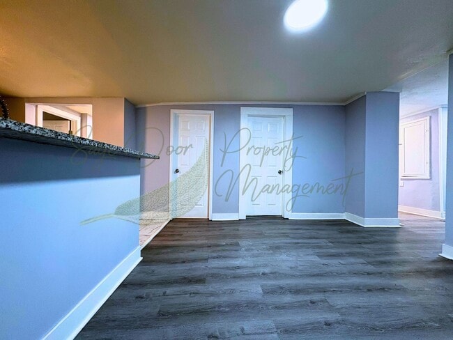 Building Photo - HUGE MASTER BEDROOM