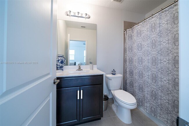 Building Photo - 4230 Rosa Dr