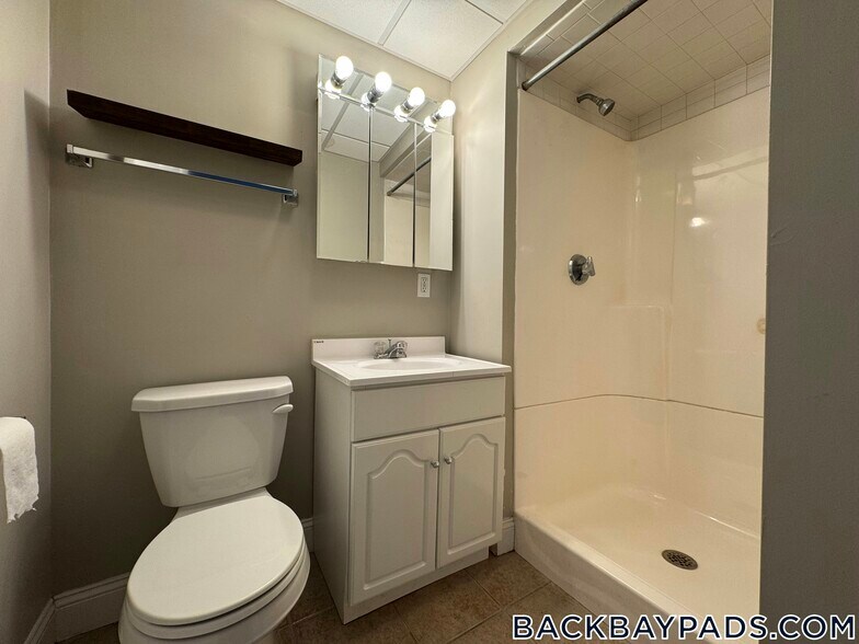 Building Photo - 250 Newbury St