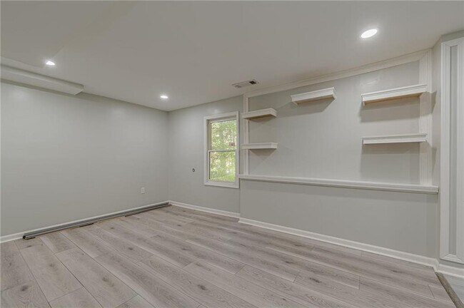 Building Photo - 435 Little Pines Ct