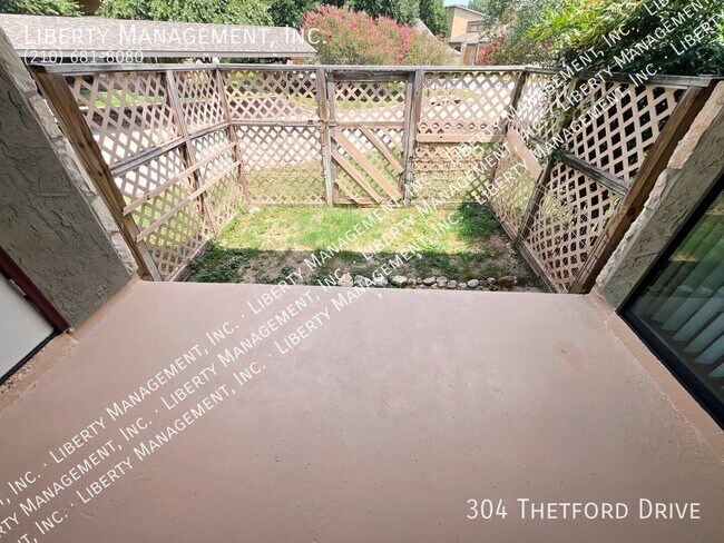 Building Photo - 304 Thetford Dr