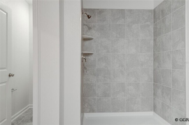 Building Photo - 5005 Worchester Dr