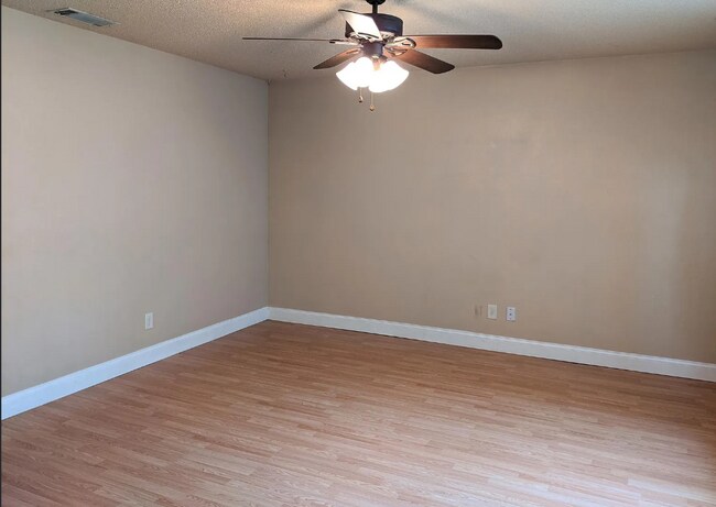 Building Photo - 345 E Encore Dr