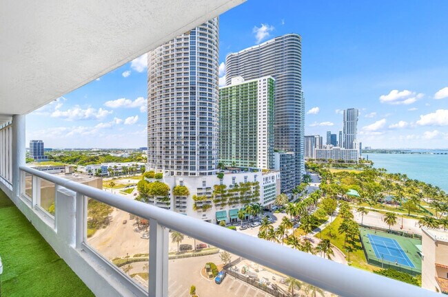 Building Photo - 1717 N Bayshore Dr