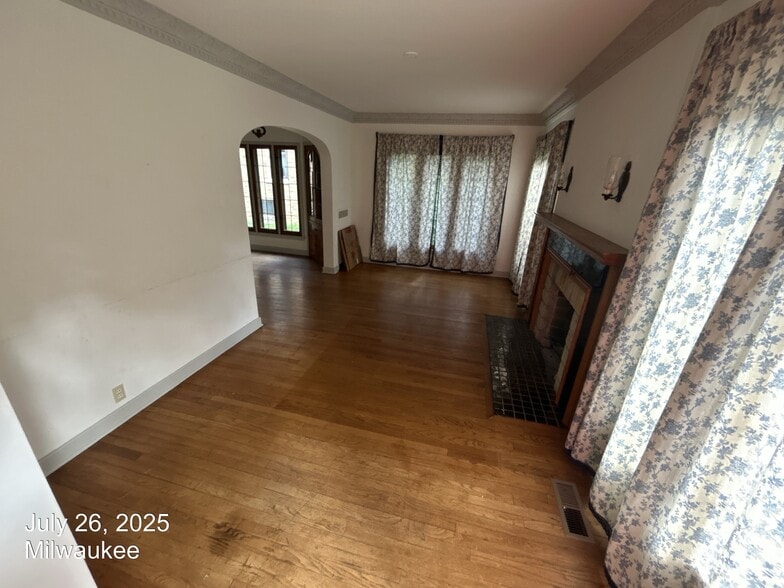 Building Photo - 3370 S Princeton Ave