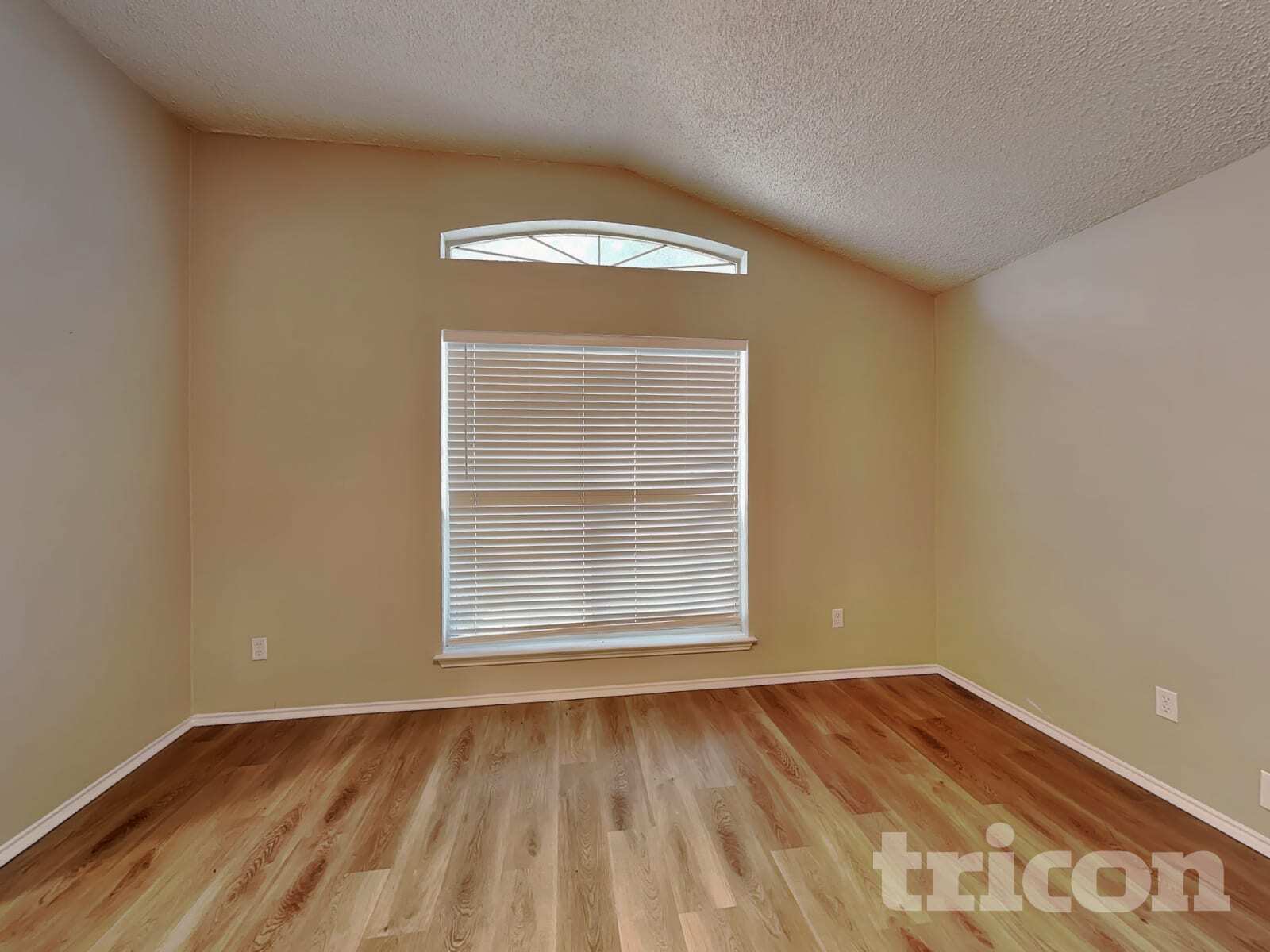 Building Photo - 327 Moss Hill Dr