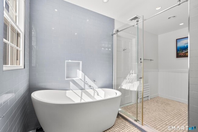 Building Photo - 153 Fillow St