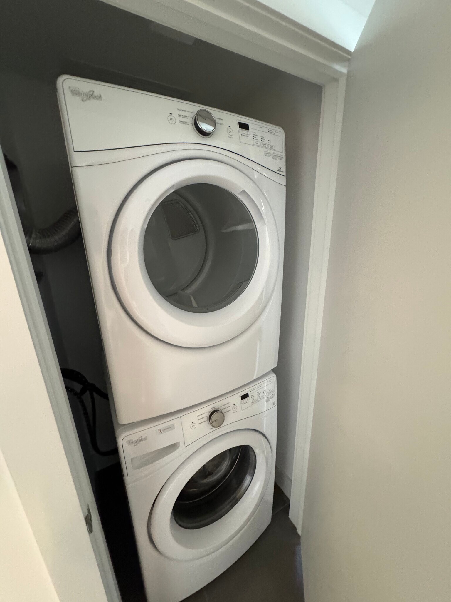 Building Photo - 405 NE 28th St