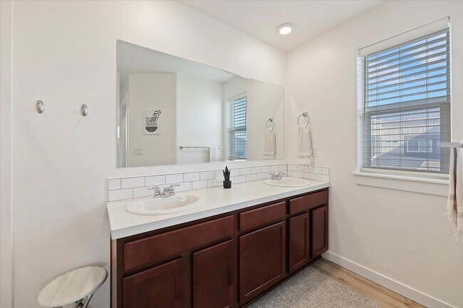 Building Photo - 5720 Cherry Ln