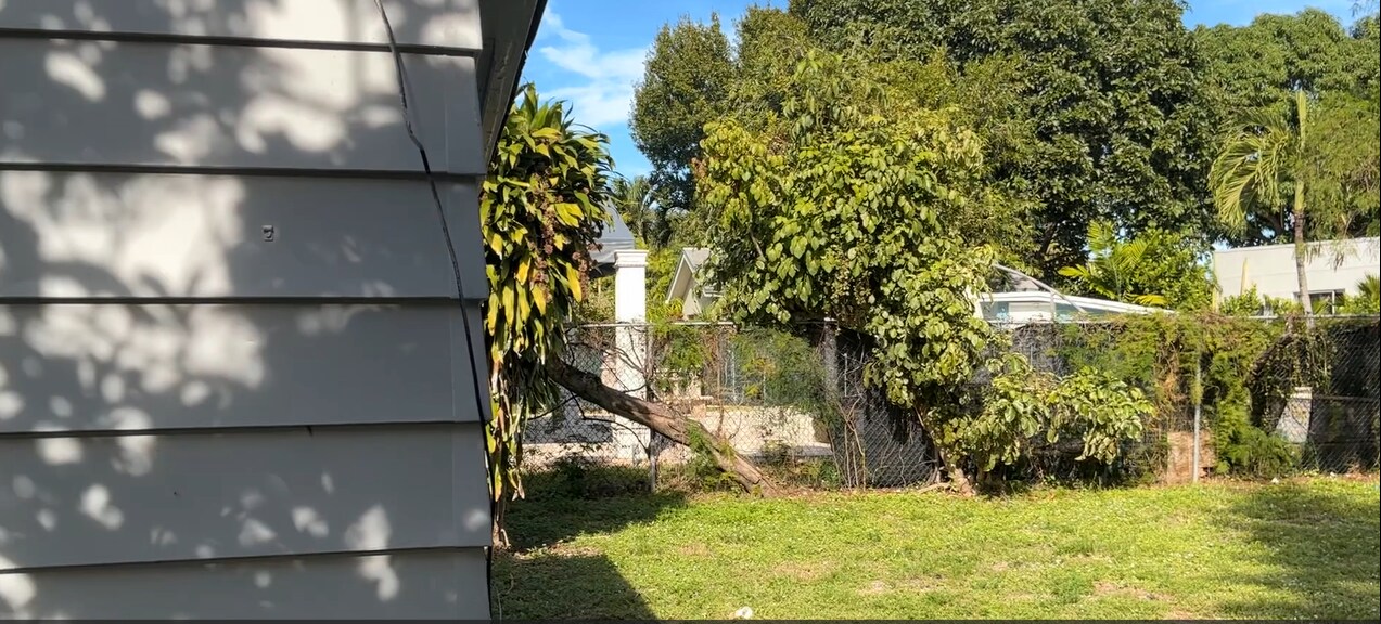 Building Photo - 217 SW 4th Ave