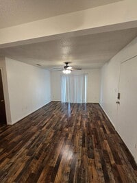 Building Photo - 2 bedroom 1 bath condo