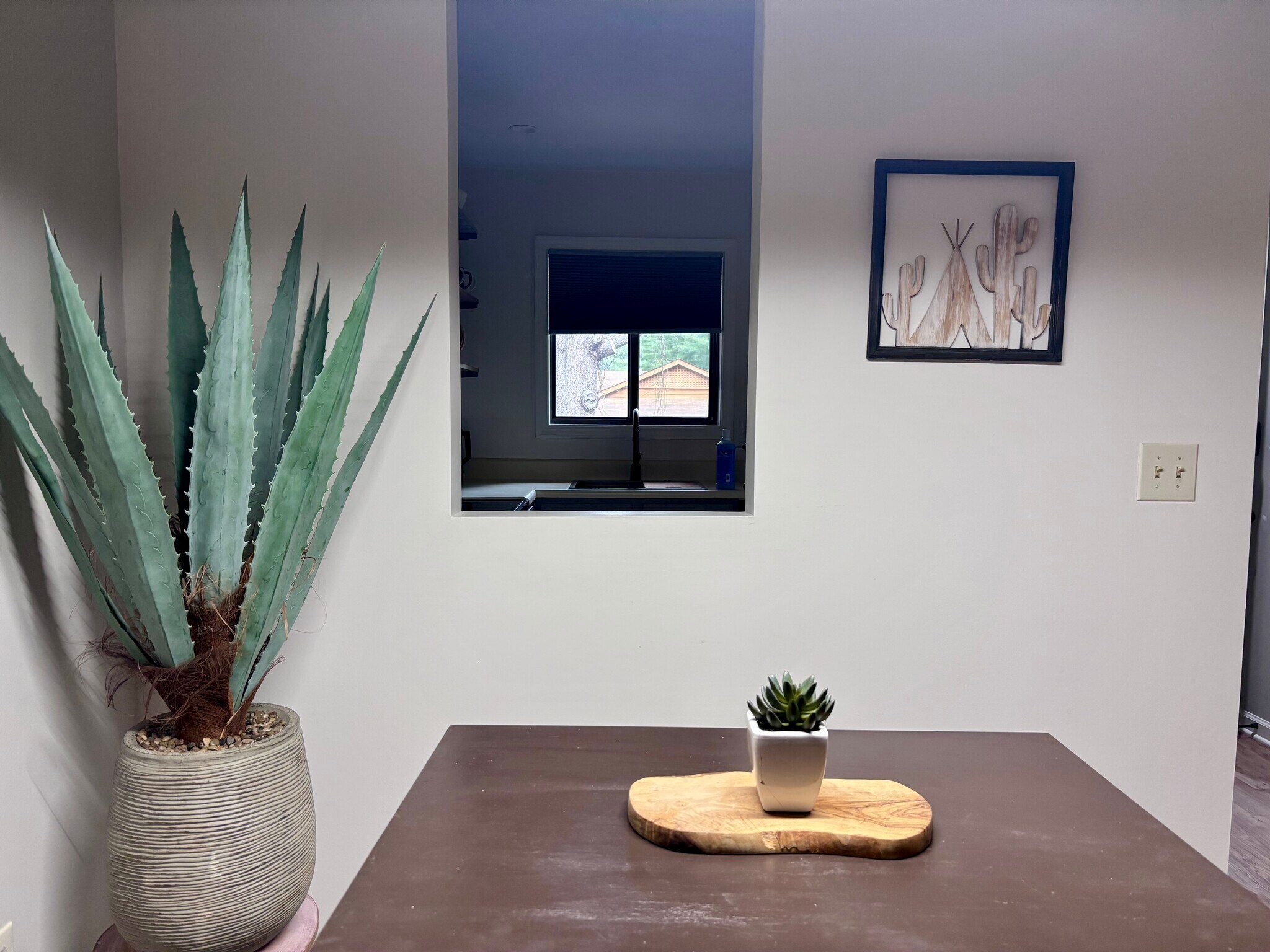 Peek pass through to kitchen - 551 Courtwood Ln