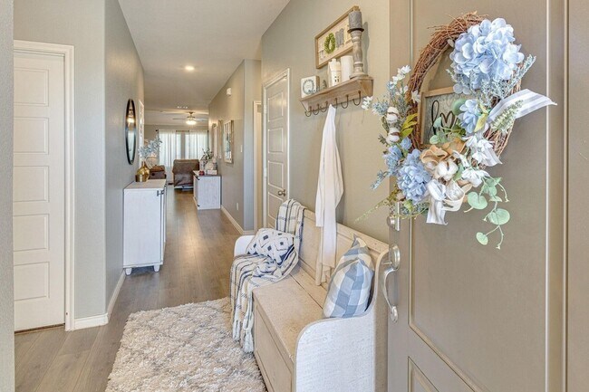 Building Photo - 125 Coyote Trl