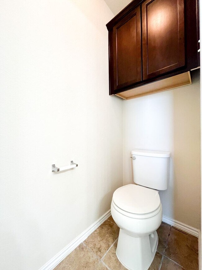 Building Photo - Available NOW!!!! This gorgeous home is located in The Landing Subdivision in Killeen. This home ...