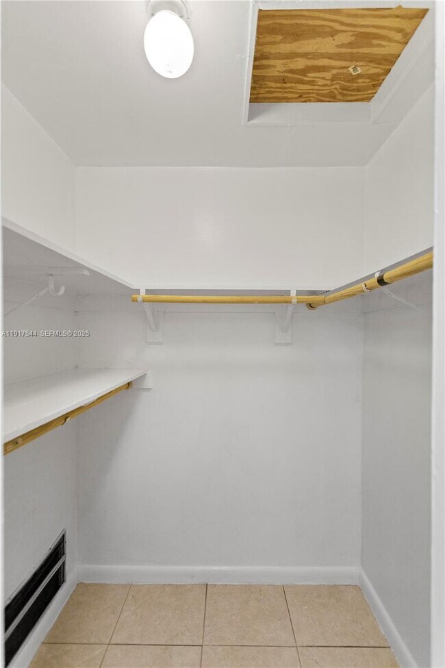 Building Photo - 1831 SW 97th Terrace