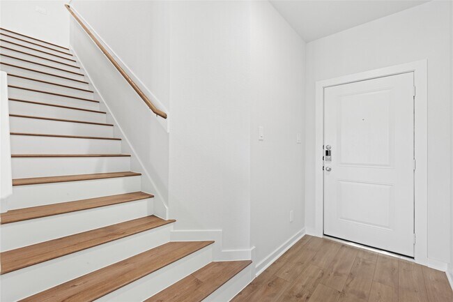 Building Photo - 3015 Dovedale St