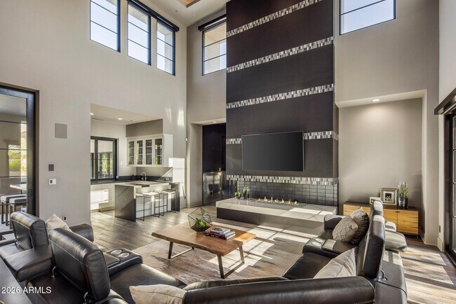 Building Photo - 10110 E Siesta Ln