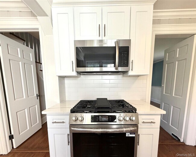 Building Photo - 35 La Rue Dr