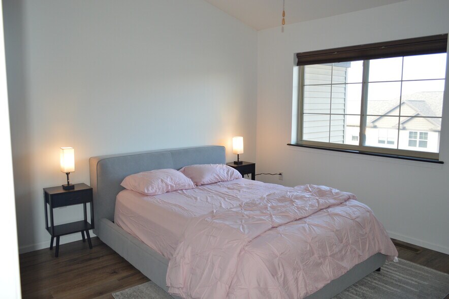 Building Photo - 751 Mission Point Rd