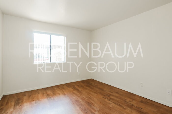 Building Photo - 455 W Kelso St