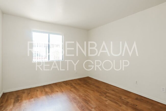 Building Photo - Spacious 1-bedroom, 1-bath downstairs apar...