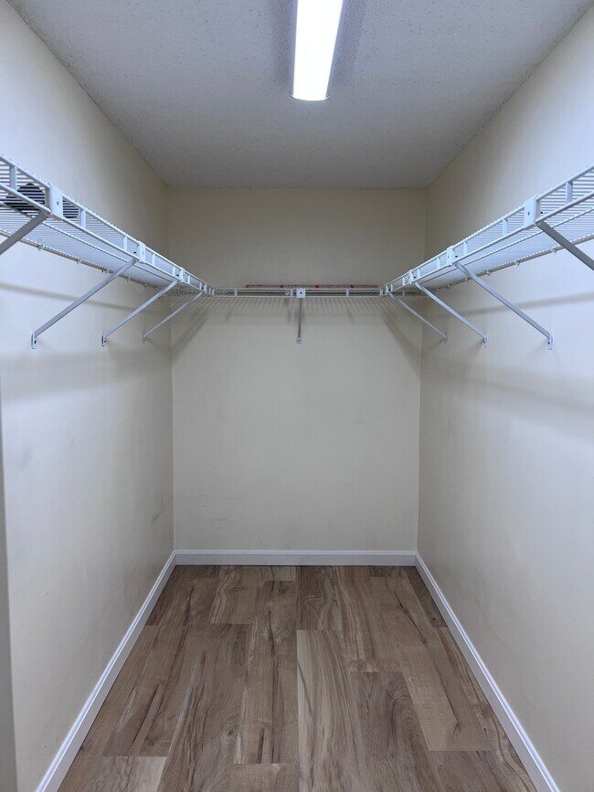 Building Photo - 8 9th St