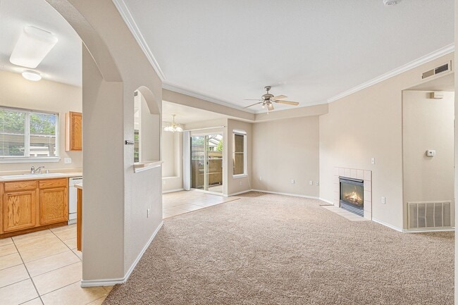 Building Photo - 2 bedroom Condo ,Gated community  Hillsbor...