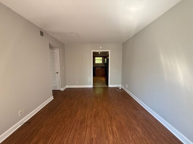 Building Photo - Inglewood Duplex Available Now!
