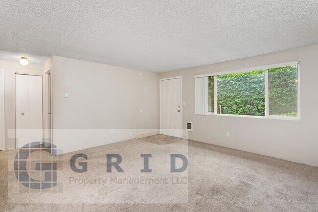 Building Photo - Two Bedroom Apartment Available - Private Yard Space - $500 MOVE IN SPECIAL!