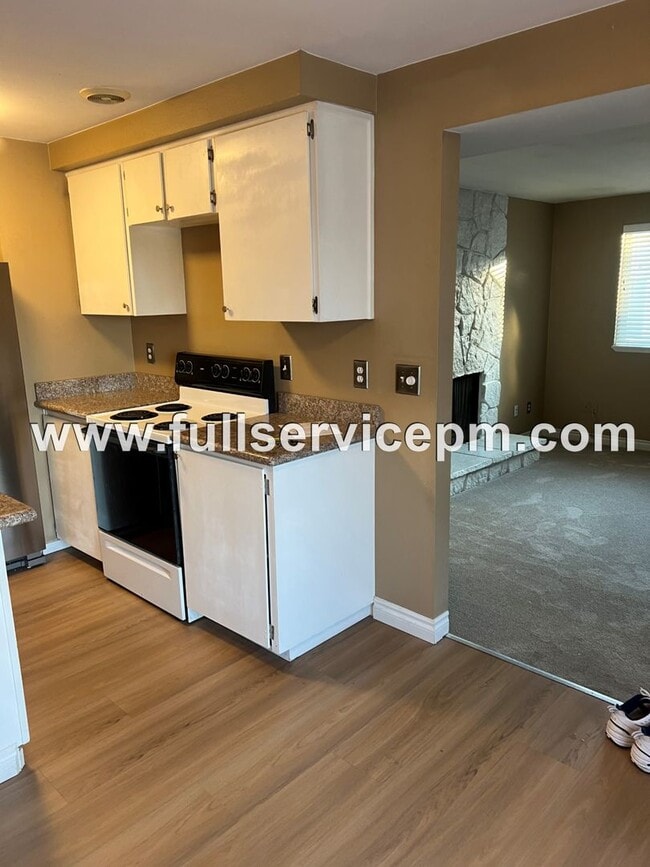 Building Photo - Large condo w/ sauna