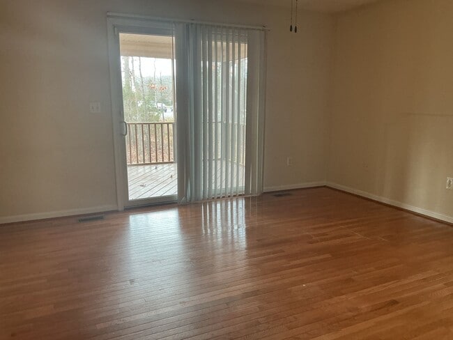 Building Photo - Welcome home!  Sought after Lake of the Woods!