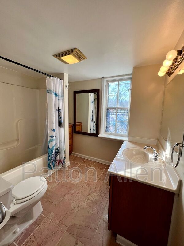 Building Photo - 130 Edwin Pl
