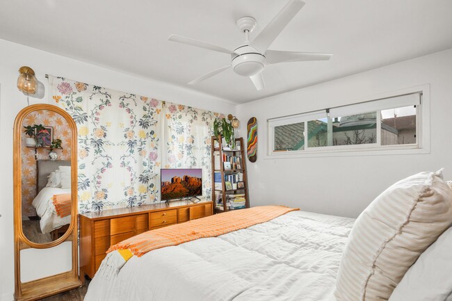 Building Photo - 131 W Avenida Cordoba