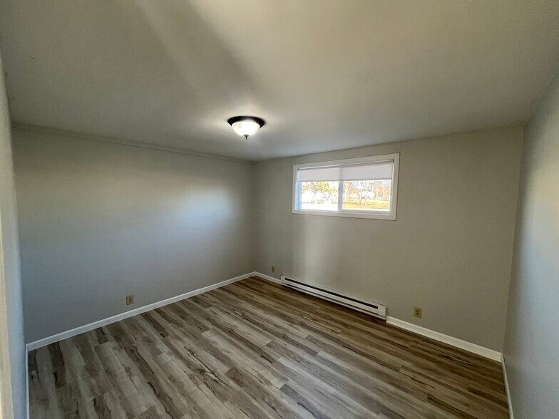 Building Photo - 929 E Clay St