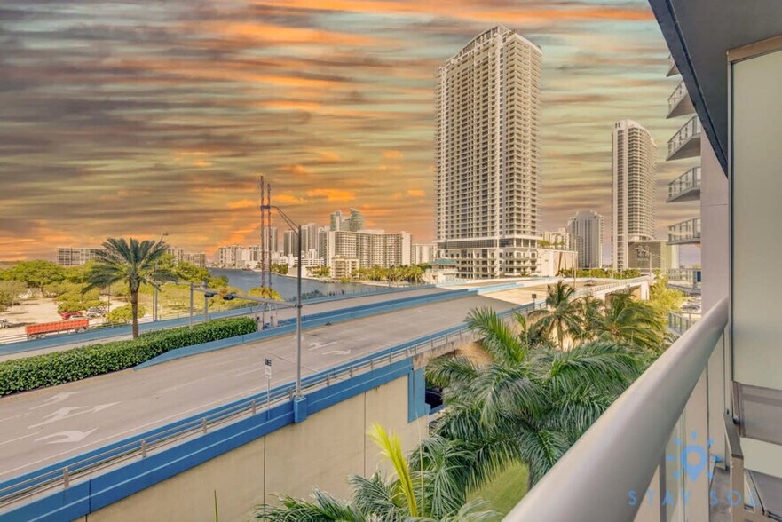 Building Photo - 2602 E Hallandale Beach Blvd