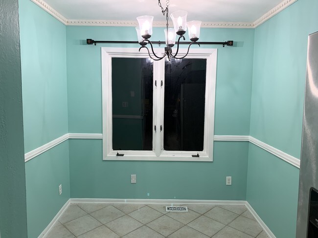 Building Photo - 64 Bond St