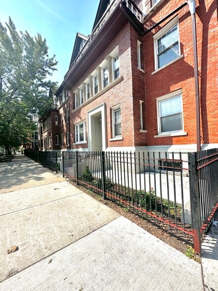 4450 - 4456 N Sheridan - 4450 Sheridan Park Apartments