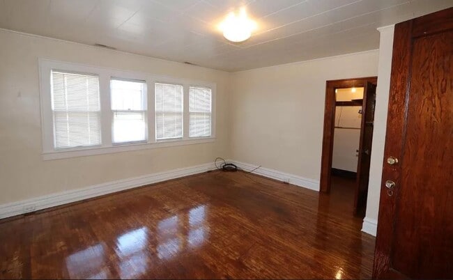 Building Photo - 2667 Chesterfield Ave