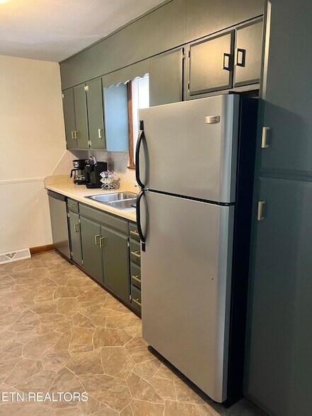 Building Photo - 2404 Tecoma Dr