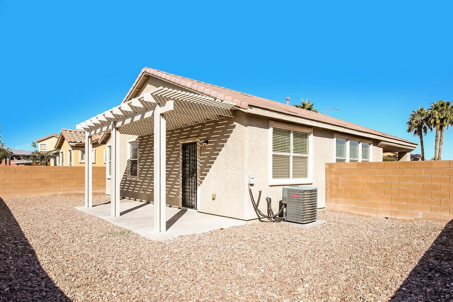 Building Photo - 5633 N Lookout Crest St