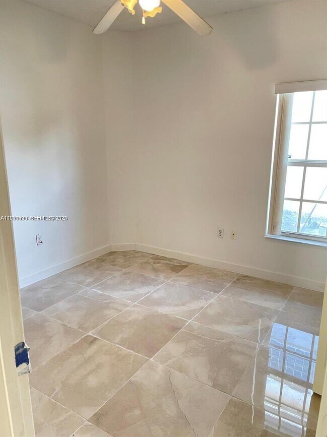 Building Photo - 8784 SW 213th Ln