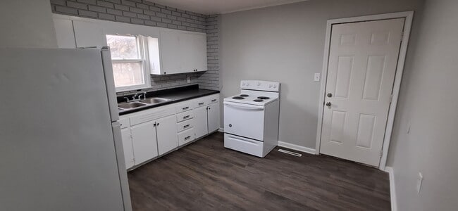 Building Photo - 1211 S 24th St