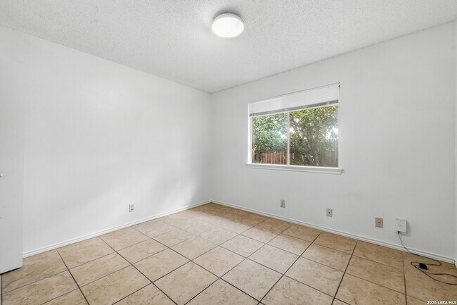 Building Photo - 8918 Fall River Dr