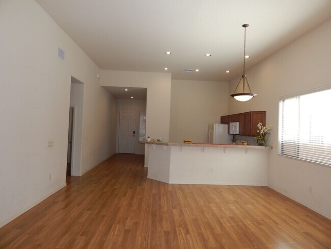 Building Photo - 4 Bedrooms - Gated Community in Oro Valley