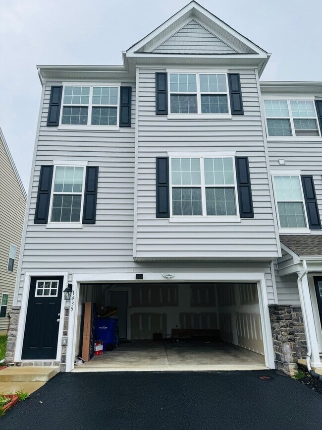 Primary Photo - Spacious 3BR Townhome in Middletown