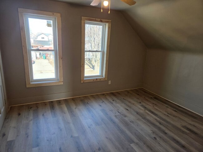 Building Photo - Freshly Updated 4 Bedroom 1 Bath Single Family Home in Marinette