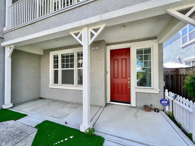 Building Photo - Modern and Spacious South Napa Townhouse